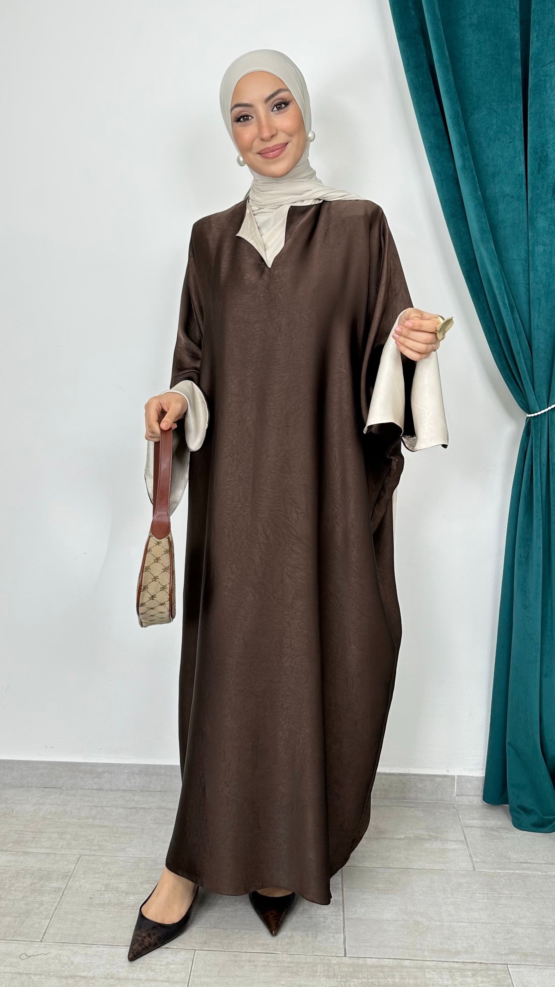 Caftano Satin Lumière Giallo Pastello - Hijab Paradise 