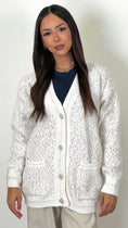 Carica l'immagine nel visualizzatore della galleria, Cardigan “Elegant Knit Button”
