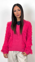 Cargar la imagen en la vista de la galería, Fluffy Chic Sweater – Maglione con Maniche Effetto Pelliccia
