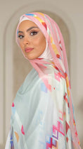 Charger l'image dans la visionneuse de la galerie, Patterned Bicolour Hijab, Hijab doppio colore, hijab con fantasia, hijab Paradise, sorriso, donna musulmana, Hijab multiuso
