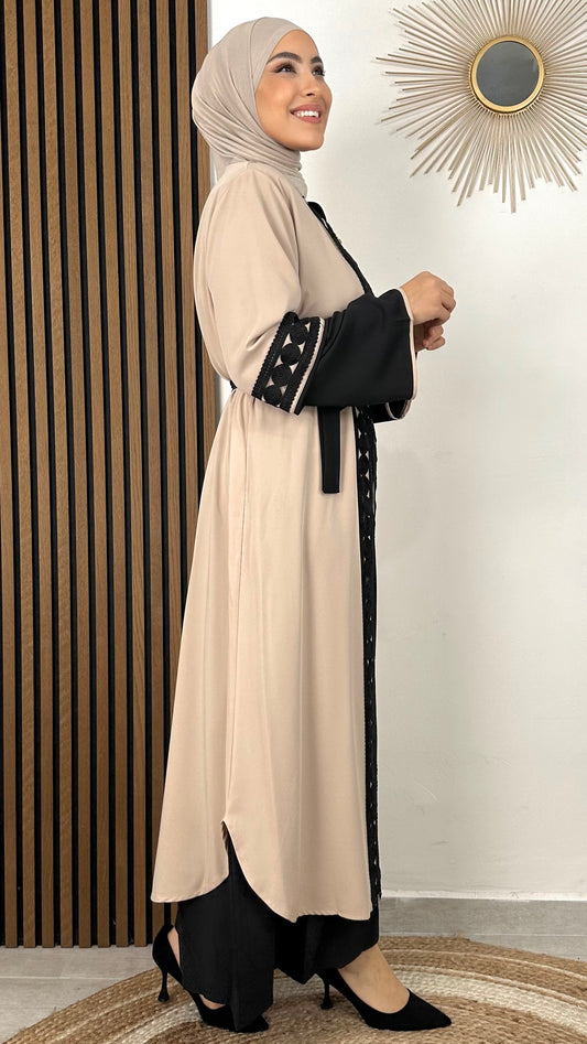 Duble abaya - Hijab Paradise - due pezzi - abaya elegante - abaya per cerimonie - donna sorridente - tacchi  - ricami