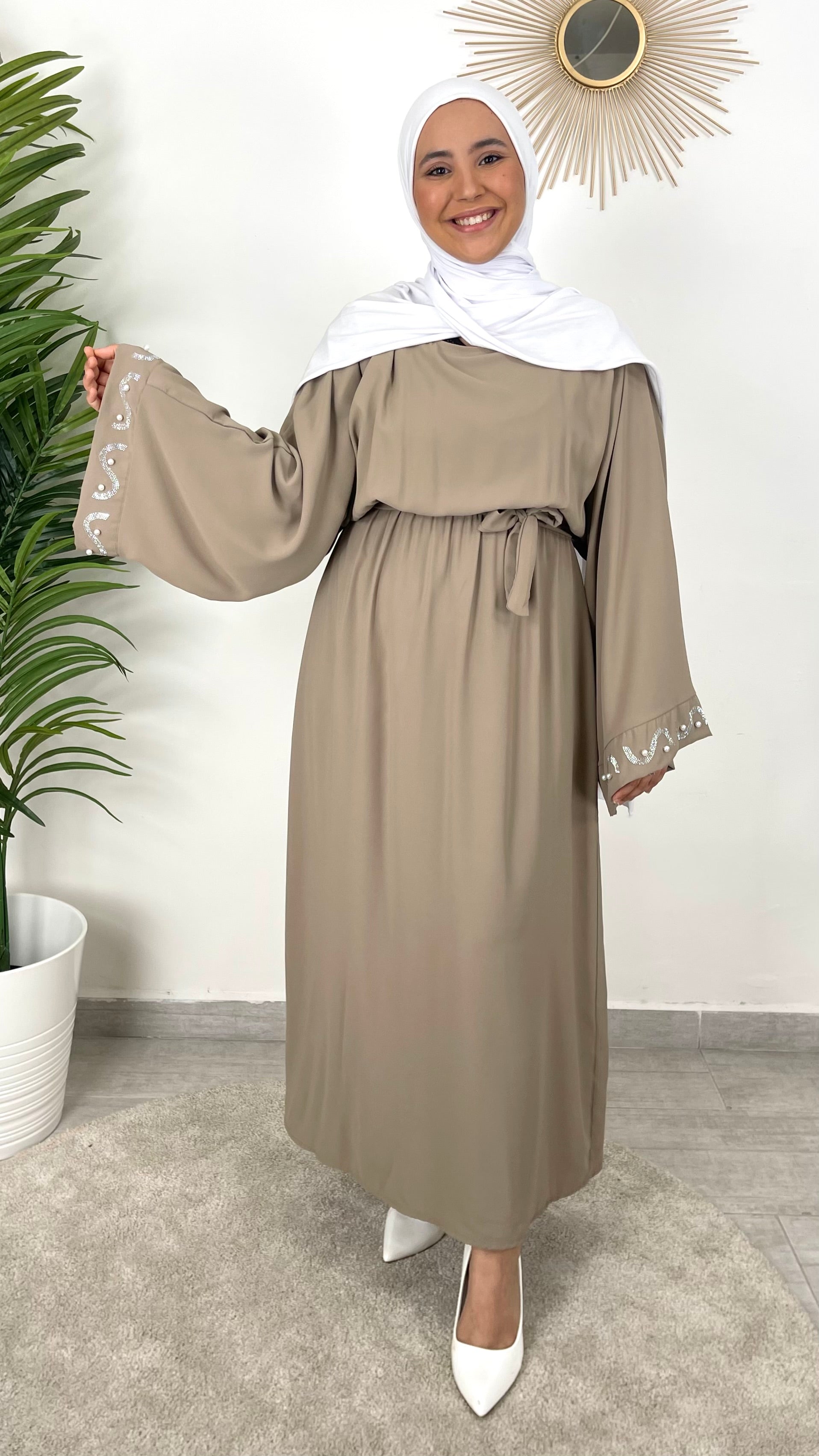 Strass dress- vestito largo- laccio in vita- strass sulle maniche- hijab paradise- hijab bianco- donna musulmana- arricciato in vita- vestito modest- vestito elegante