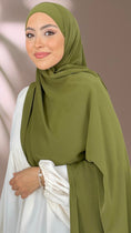 Carica l'immagine nel visualizzatore della galleria, Striped Hijab - Hijab Paradise -Hijab Pronto da mettere - hijab rigato - elastico dietro - donna musulmana - foulard -copricapo- abaya palloncino - sorriso - verde
