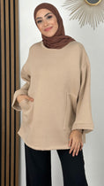 Carica l'immagine nel visualizzatore della galleria, Felpa padded- Hijab Paradise - felpa calda - hijab marrone jersey - pantalone nero - felpa beige- tasche laterali
