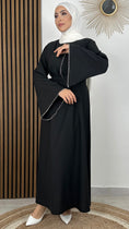 Load image into Gallery viewer, Abaya Diamond - Hijab Paradise - abaya lunga -  maniche larghe - perle sul bordo manica - jersey bianco - tacchi bianchi  - cinturino in vita
