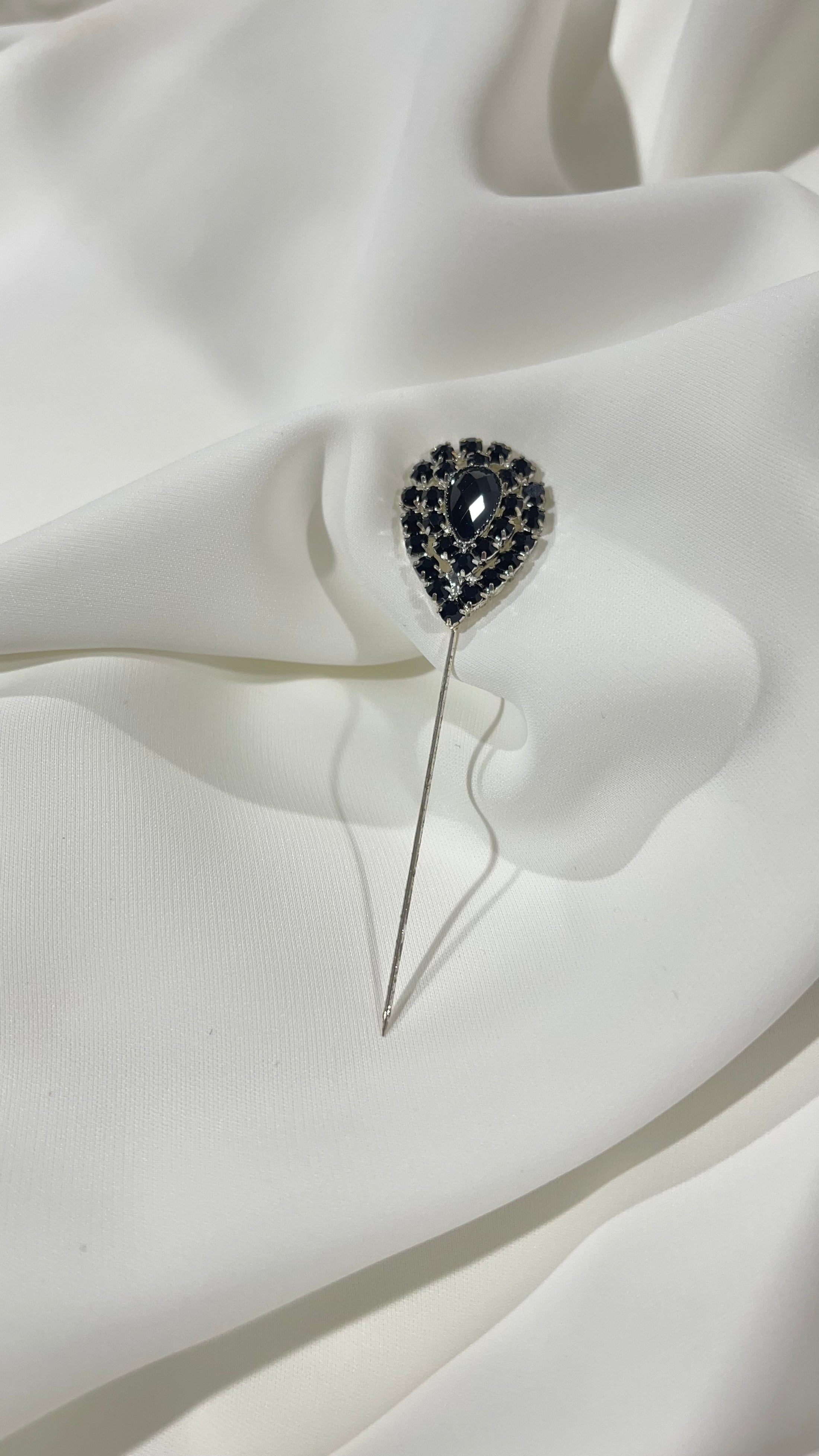 💎 Spilla per Hijab “Goccia di Luce” – Eleganza e Brillantezza