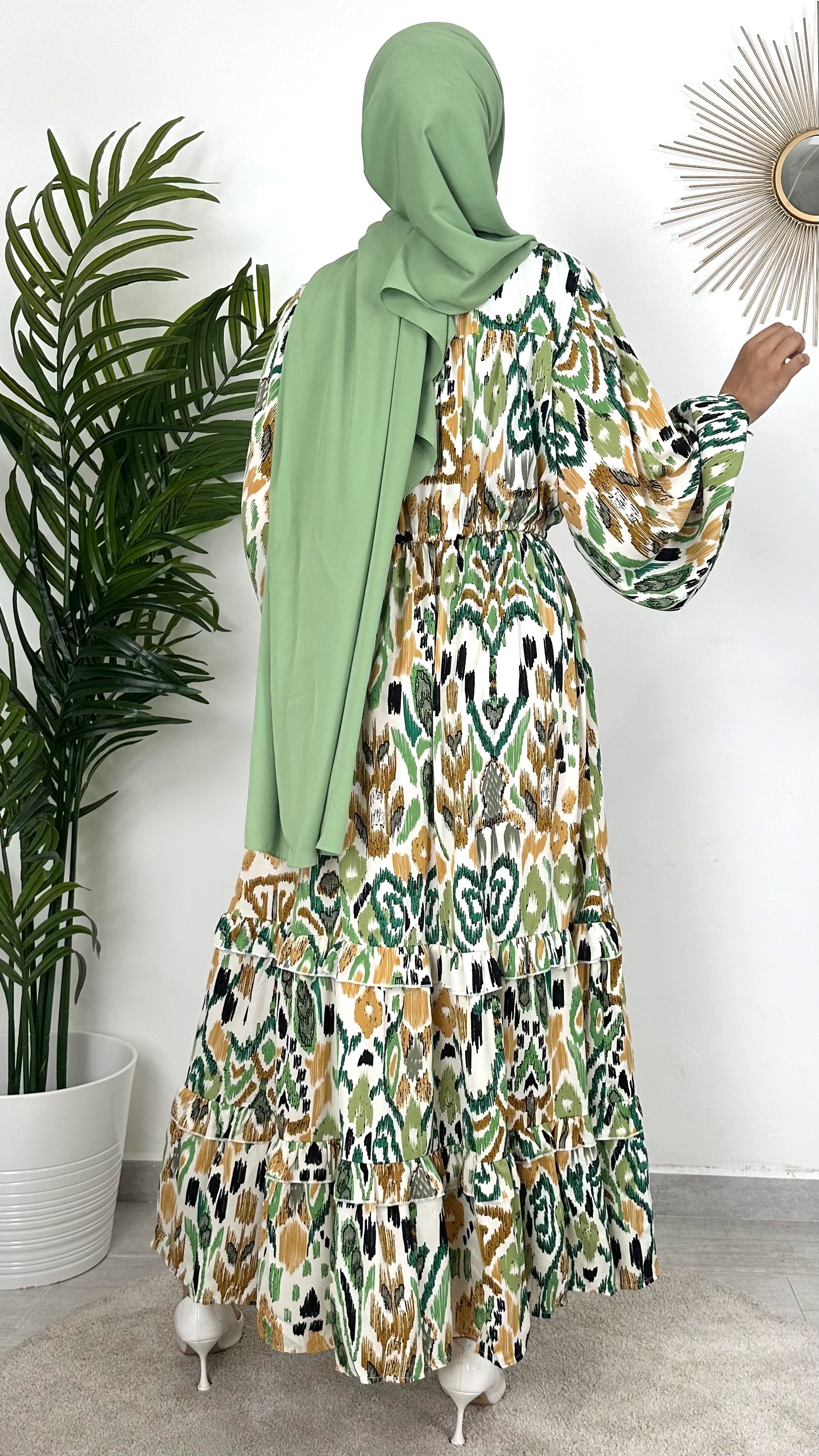 Adorned Dress verde, vestito estivo,  colorato, verde, beige, verde scuro, , vestito maniche palloncino, hijab, donna musulmana, donna musulmana, borsa di paglia