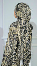 Carica l'immagine nel visualizzatore della galleria, Royal Paisley Pashmina Black & AntiqueGold
