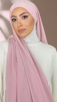 Cargar la imagen en la vista de la galería, Striped Hijab - Hijab Paradise -Hijab Pronto da mettere - hijab rigato - elastico dietro - donna musulmana - foulard -copricapo- abaya palloncino - sorriso -rosa
