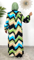 Carica l'immagine nel visualizzatore della galleria, Colorful Dress nero, fantasia a zig zag, verde, azzurro; nero, beige, over, maniche larghe arricciate, Hijab, donna musulmana; abito modest, colori fluo
