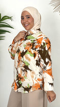 Cargar la imagen en la vista de la galería, Camicia blossom beige, camicia floreale, camicia colorata, arancio, marrone, verde , beige, Hijab paradise, donna con hijab, donna musulmana, abito modest
