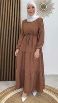 Carica l'immagine nel visualizzatore della galleria, Honeyed Dress marrone - dress - vestito con taglio a campana  - polsi arricciati - laccio in vita , jersey bianco- tacchi bianchi - sorriso- donna musulmane 
