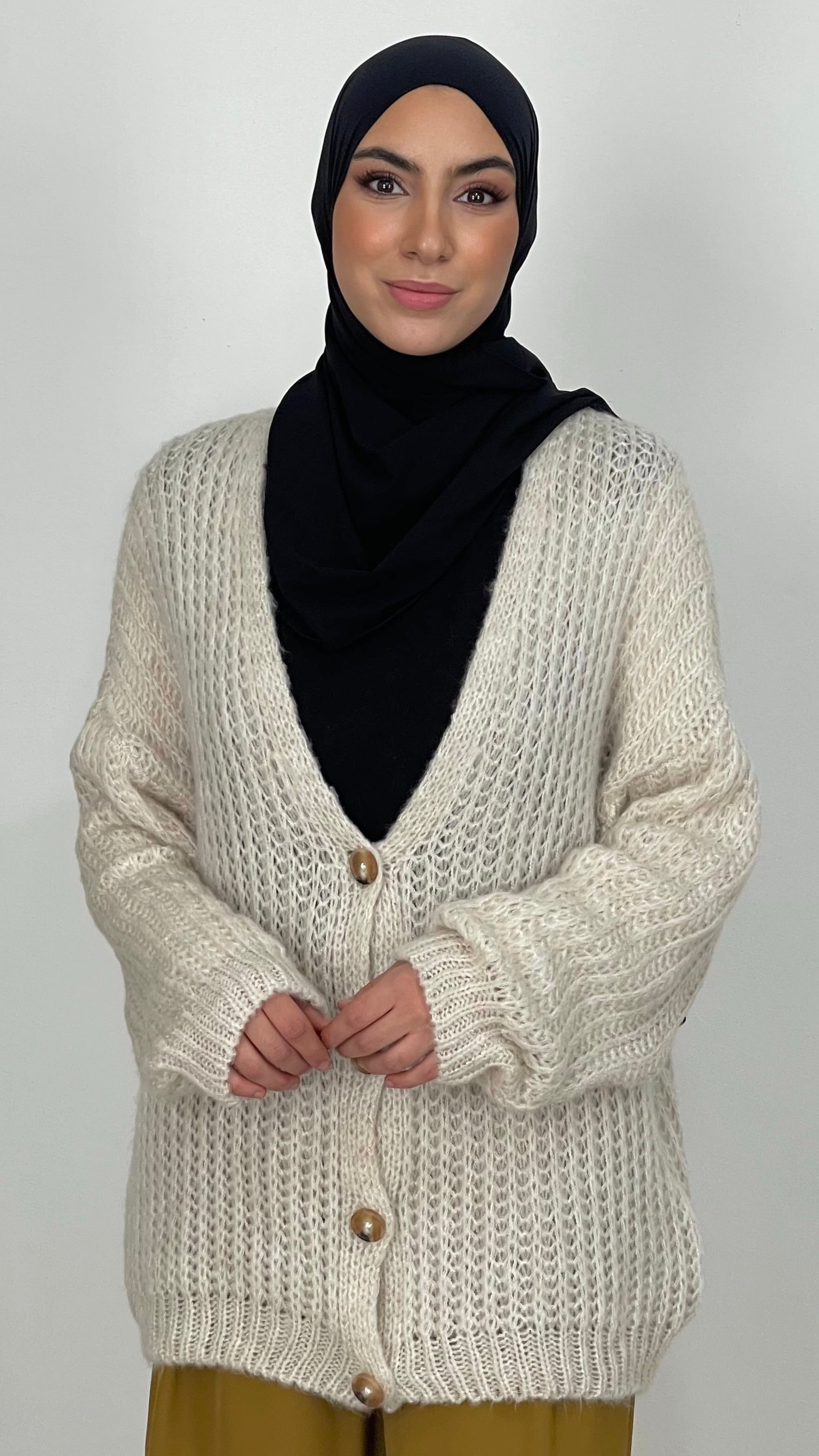 Cardigan crochet con bottoni