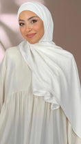 Carica l'immagine nel visualizzatore della galleria, Striped Hijab - Hijab Paradise -Hijab Pronto da mettere - hijab rigato - elastico dietro - donna musulmana - foulard -copricapo- abaya palloncino - sorriso -bianco
