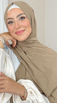 Load image into Gallery viewer, Hijab Jersey ghiaia-orlo FlatlockHijab, chador, velo, turbante, foulard, copricapo, musulmano, islamico, sciarpa, 
