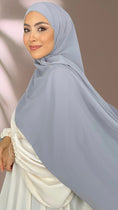 Cargar la imagen en la vista de la galería, Striped Hijab - Hijab Paradise -Hijab Pronto da mettere - hijab rigato - elastico dietro - donna musulmana - foulard -copricapo- abaya palloncino - sorriso - azzurro
