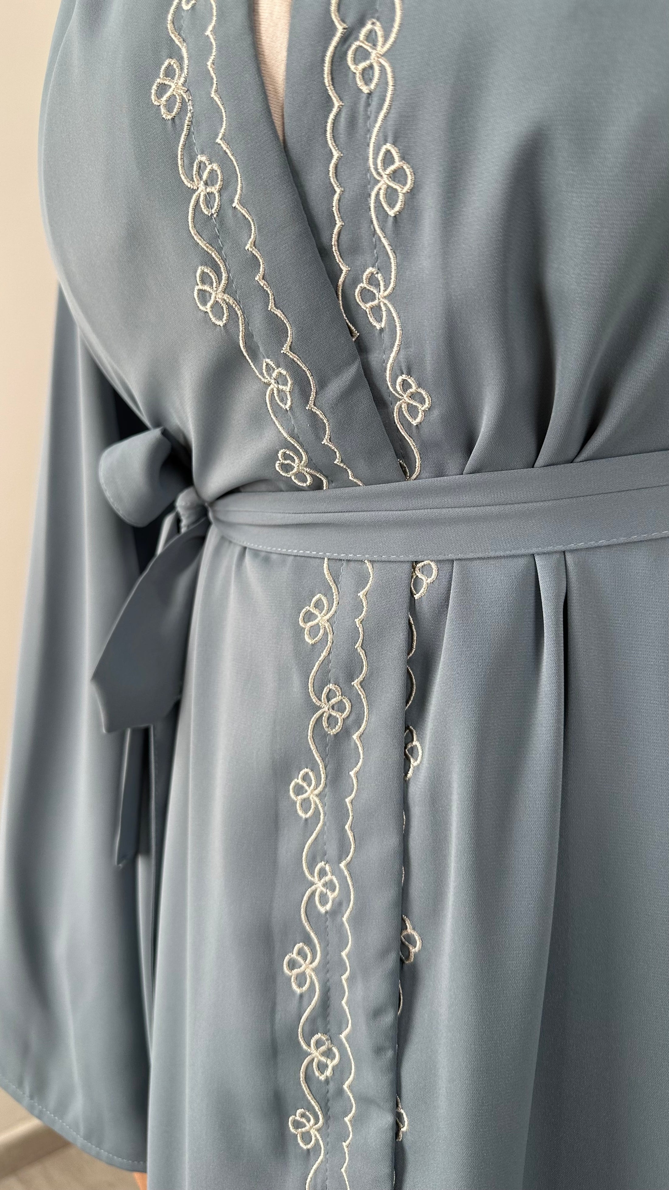 Kimono Carta da Zucchero Elegante con Ricami