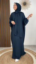 Load image into Gallery viewer, Abito preghiera, donna islamica, cuffia bianche, sorriso, tacchi bianchi, vestito lungo, velo attaccato al vestito, blu notte, Hijab Paradise
