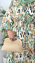 Carica l'immagine nel visualizzatore della galleria, Adorned Dress verde, vestito estivo,  colorato, verde, beige, verde scuro, , vestito maniche palloncino, hijab, donna musulmana, donna musulmana, borsa di paglia
