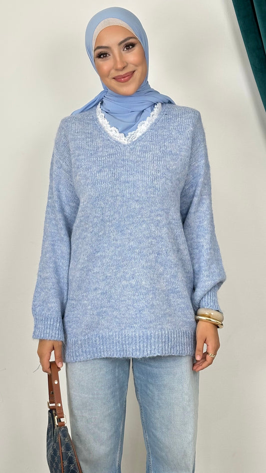 Sweet Cozy Knit – Maglione con Scollo a V e Dettaglio in Pizzo