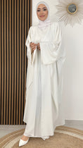Load image into Gallery viewer, Abaya Layers- Hijab Paradise - Donna musulmana - hijab bianco -donna elegante- omra outfit - hajj outfit - donna musulmana - sorriso  -tacchi bianchi
