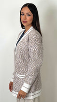 Carica l'immagine nel visualizzatore della galleria, Cardigan “Elegant Knit Button”
