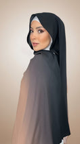 Carica l'immagine nel visualizzatore della galleria, Ombre Flow Hijab BlacktoNude
