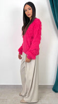 Cargar la imagen en la vista de la galería, Fluffy Chic Sweater – Maglione con Maniche Effetto Pelliccia
