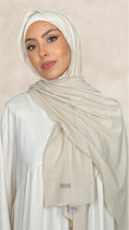 Carica l'immagine nel visualizzatore della galleria, Slim Hijab Beige
