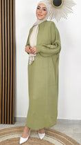 Carica l'immagine nel visualizzatore della galleria, Maglione Sewing oversize- Hijab Paradise - maglione - cutiture esterne - Maglione lungo - tacchi bianchi - tacchi beige - maglione verde
