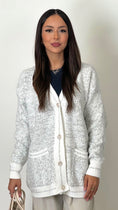 Carica l'immagine nel visualizzatore della galleria, Cardigan “Elegant Knit Button”

