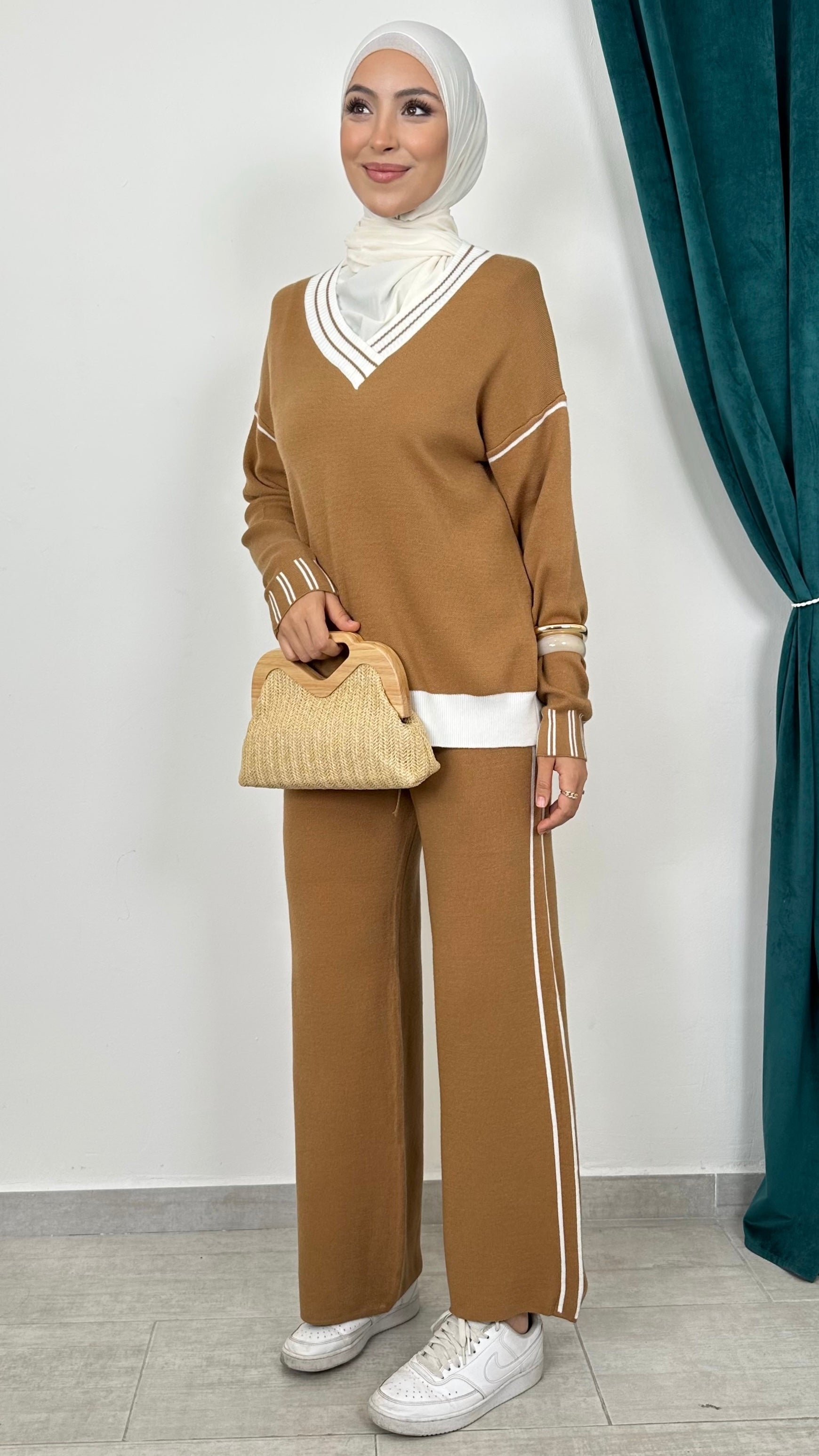 Urban Chic Set – Completo Maglia con Dettagli a Contrasto