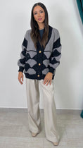 Load image into Gallery viewer, Cardigan “Geometric Chic”
