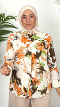 Load image into Gallery viewer, Camicia blossom beige, camicia floreale, camicia colorata, arancio, marrone, verde , beige, Hijab paradise, donna con hijab, donna musulmana, abito modest 
