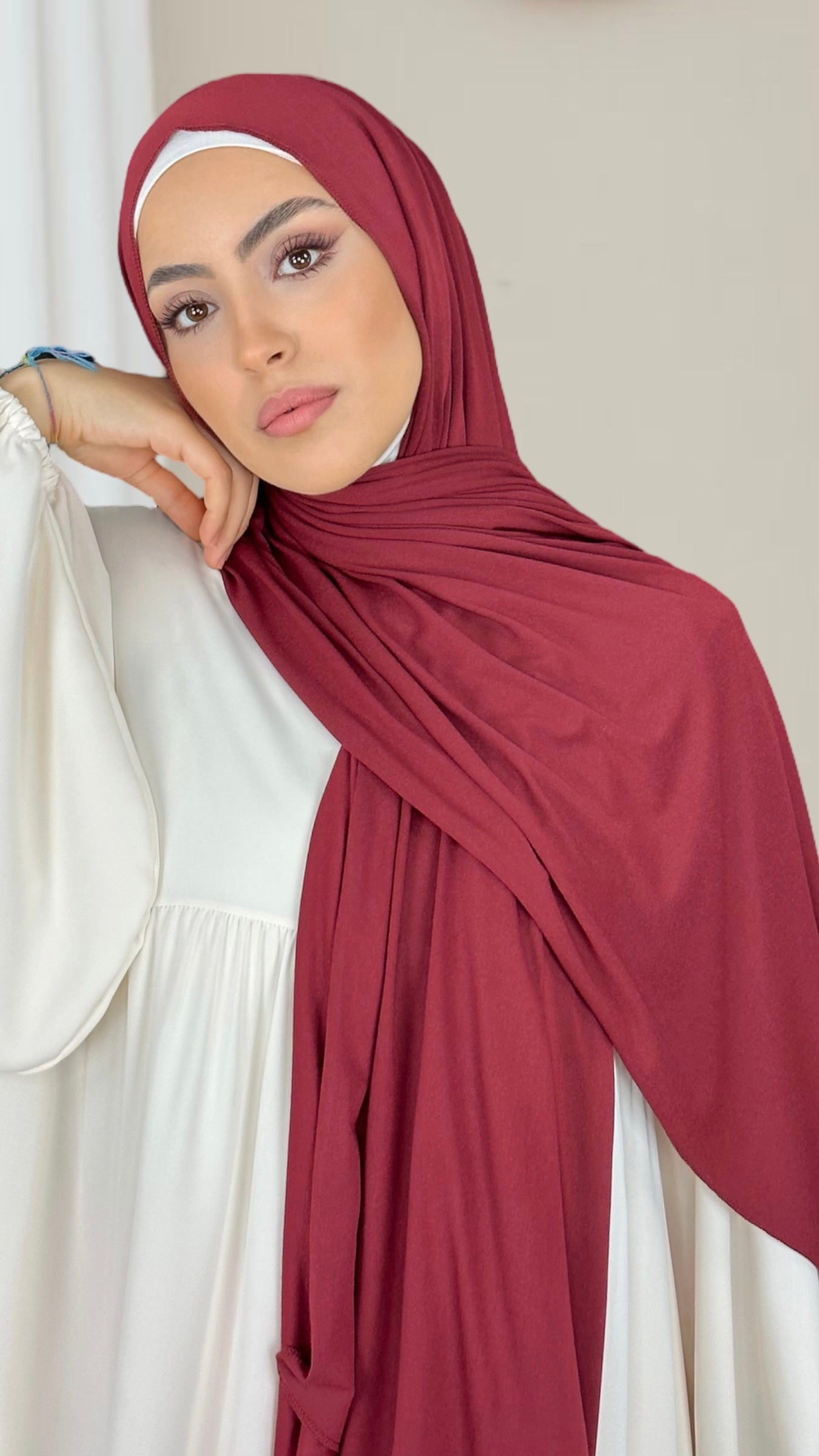 Hijab Jersey Bordeaux scuro orlo Flatlock