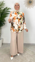 Load image into Gallery viewer, Camicia blossom beige, camicia floreale, camicia colorata, arancio, marrone, verde , beige, Hijab paradise, donna con hijab, donna musulmana, abito modest
