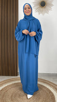 Load image into Gallery viewer, Abito preghiera, donna islamica, cuffia bianche, sorriso, tacchi bianchi, vestito lungo, velo attaccato al vestito, blu elettrico, Hijab Paradise
