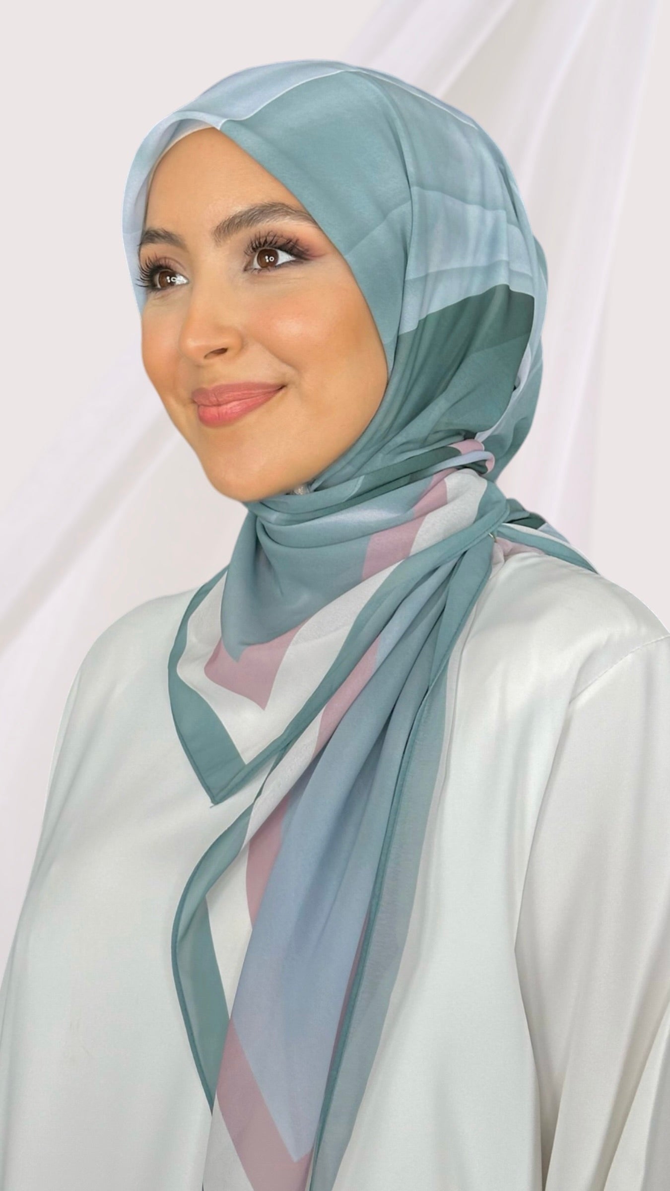 Line Square Hijab Verde