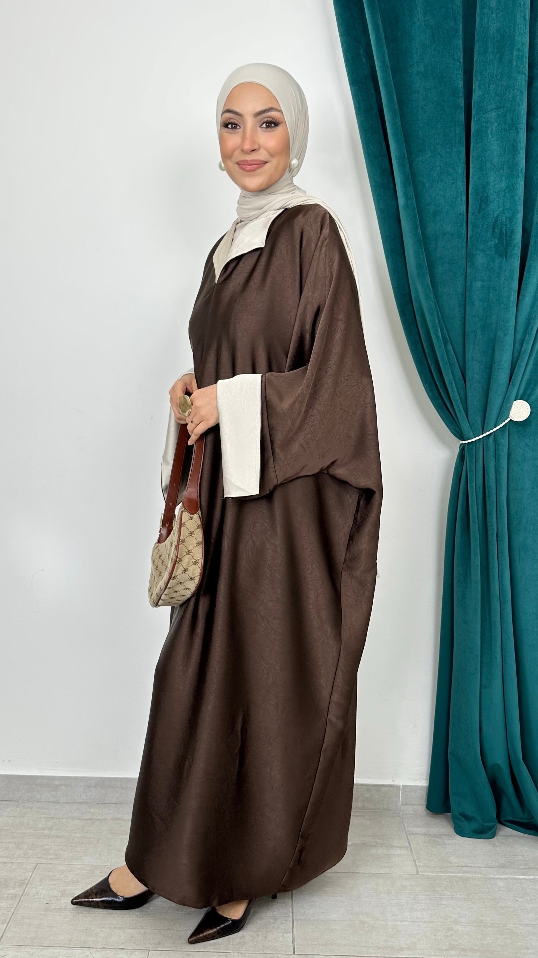 Caftano Satin Lumière Giallo Pastello - Hijab Paradise 