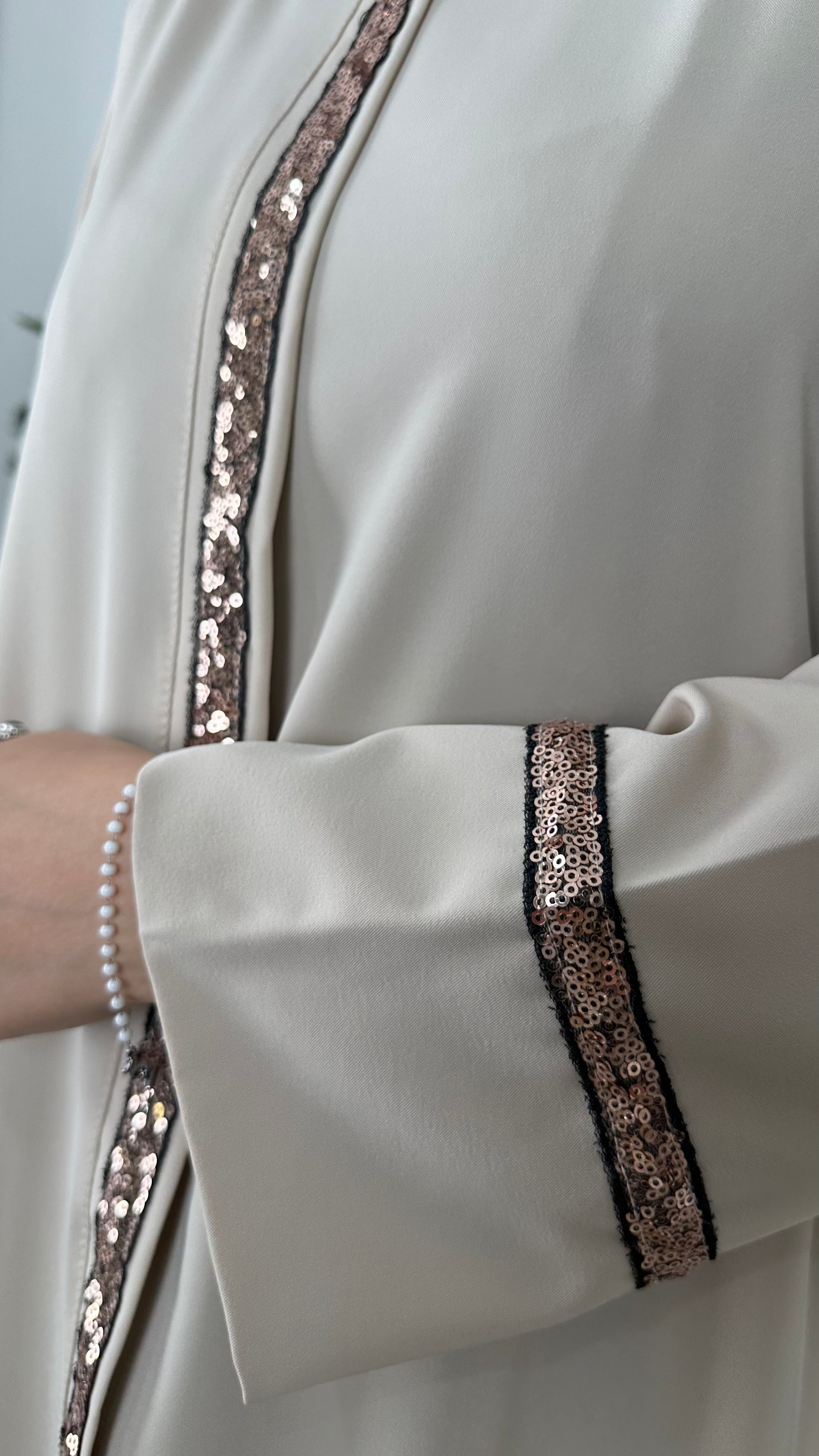 Abaya pockets , Hijab, Hijab paradise, strass come decorazione, decorazione sulle maniche 