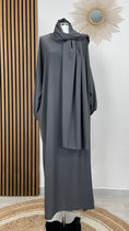 Bild in Galerie-Betrachter laden, Abito preghiera, donna islamica, cuffia bianche, sorriso, tacchi bianchi, vestito lungo, velo attaccato al vestito, grigio, Hijab Paradise
