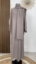 Bild in Galerie-Betrachter laden, Abito preghiera, donna islamica, cuffia bianche, sorriso, tacchi bianchi, vestito lungo, velo attaccato al vestito, antracide , Hijab Paradise
