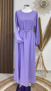 Vestito, abaya, semplice, colore unico, cintutino in vita, polsi arricciati, indossato da manichino, Hijab Paradise, lilla