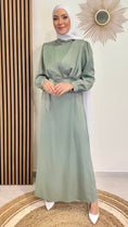 Carica l'immagine nel visualizzatore della galleria, Abito Sleek Verde, lungo, vestito elegante, collana cucita al collo, Hijab Paradise
