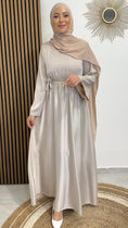 Carica l'immagine nel visualizzatore della galleria, Scollatura a quadrato, vestito lungo, tacchi bianchi, ragazza musulmana, jersey beige
