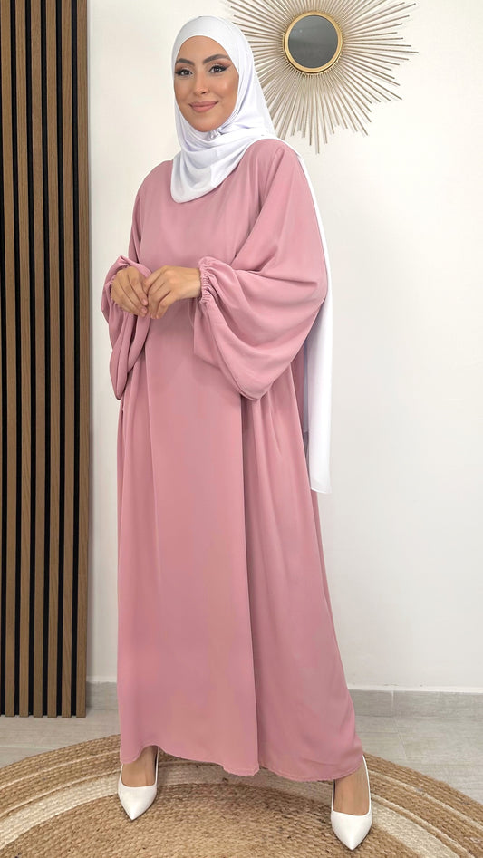 Hijab Paradise, donna musulmana, tacchi bianchi, Hijab bianco, vestito over size, vestito rosa