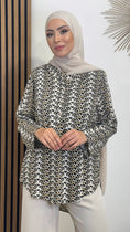 Carica l'immagine nel visualizzatore della galleria, Tunica gheopardata, camicia, donna musulmana, pantaloni beige, hijab
