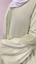 Load image into Gallery viewer, Vestito lungo, Hijab Paradise, modest dress, plisettato, maniche 
