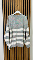 Carica l'immagine nel visualizzatore della galleria, Maglione “Cozy Stripes Knit”
