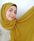Carica l'immagine nel visualizzatore della galleria, Hijab crinckle crepe senape - Hijab Paradise 
